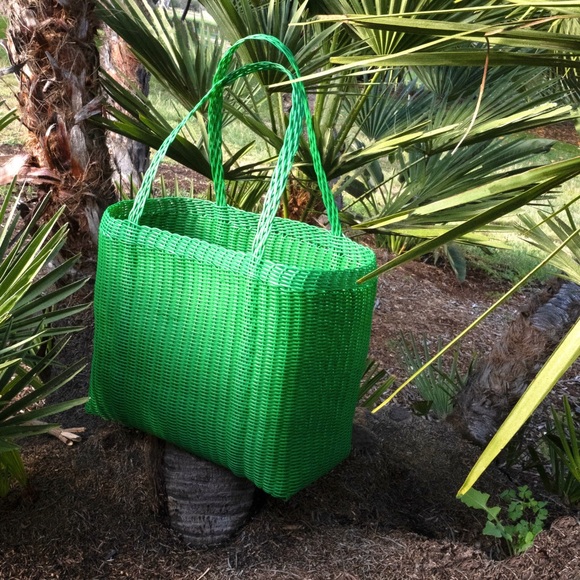 Recycled Plastic basket bag, handmade in Guatemala - basil green - Picture 2 of 2